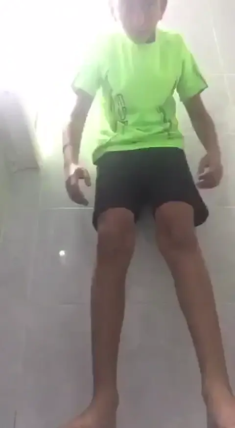 Hmmm..  wet teen pussy!!!